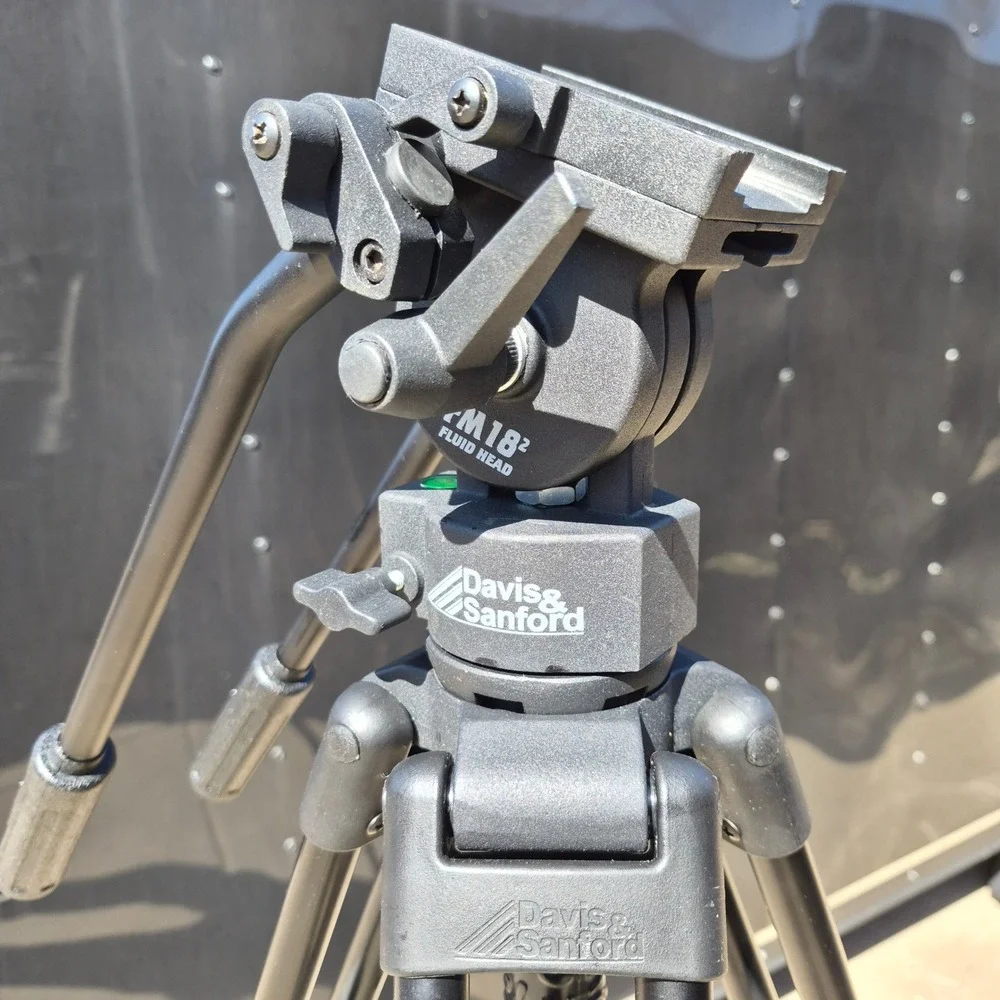 Davis & Sanford Provista 7518B‎ Tripod with FM18 Fluid Head and Carrying Case